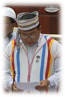 ရွှေပြည်အေးလူငယ်ပြန်လည် ထူထောင်ရေး စခန်းကို မူးယစ်ဆေးဝါးအန္တရာယ် တားဆီးကာကွယ် ရေးဗဟို၊ မူးယစ်ဗဟိုနှင့် လူမှုဝန်ထမ်း ကယ်ဆယ်ရေးနှင့် ပြန်လည်နေရာချထားရေးဝန်ကြီးဌာနတို့ ပူးပေါင်း၍ ၁၆-၁၀-၁၉၈၃ နေ့တွင် စတင်ဖွင့်လှစ်ခဲ့ပြီးနောက် ၂၉.၁၂.၂၀၀၅ ရက်နေ့ သင်တန်းအပတ်စဉ် (၂၈) ကို သင်တန်းဆင်းပြီး သည့် နောက်ပိုင်းဆက်လက်ဖွင့်လှစ်ခြင်းမရှိတော့ပါကြောင်း။  မူးယစ်ဗဟိုမှဦးစီး ဖွင့်လှစ်သော ဖယ်ခုံတွင် ရွှေပြည်အေး၊ ပြည်(ဝက်ထီးကန်)တွင် ရွှေပြည်သာ၊မူဆယ်တွင်ရွှေပြည် သစ်ဖြစ်ပြီး လူမှုဝန်ထမ်း ကယ်ဆယ်ရေးနှင့် ပြန်လည်နေရာချထားရေးဝန်ကြီးဌာနမှ ဦးစီး၍ စခန်း ခုနစ်ခု ဖွင့်လှစ်ထားသည်ကို သိရှိရပါသော်လည်း လက်ရှိစခန်းများသည် ပုံမှန်ဖွင့်လှစ်မှုအားနည်းနေပါကြောင်း။  ယနေ့အချိန်အခါတွင် မူးယစ်ဆေးဝါးအန္တရာယ်ကြောင့် လူသားအရင်းအမြစ်များ ဆုံးရှုံးနေသည်ကို တွေရှိရပါကြောင်း အထူးသဖြင့် ရှမ်း၊ ကယားပြည်နယ်များအတွက် အဓိကဖွင်‌့လှစ်သော ရွှေပြည်အေးစခန်းအား ပြန်လည်မြှင့်တင်ဖွင့်လှစ်ရန်လိုအပ်မည်ဟု ယုံကြည်ပါကြောင်း။ ထို့ကြောင့် ဖယ်ခုံမြို့နယ်ရှိ ရွှေပြည်အေး လူငယ်ပြန်လည် ထူထောင်ရေးစခန်းအား လဘက်စုံမွမ်းမံမြှင့်တင်၍ ပြန်လည်ဖွင့်လှစ်ရန် အစီအစဉ်ရှိ၊မရှိနှင့် အစီအစဉ်မရှိပါက အဘယ်‌ကြောင့်ဆှိသည်ကို သိရှိလိုပါကြောင်းနှင့် အစီအစဉ်ရှိပါက စတင်ဆောင်ရွက်မည် အချိန်ကို သိရှိလိုပါကြောင်းမေးမြန်းပါသည်။